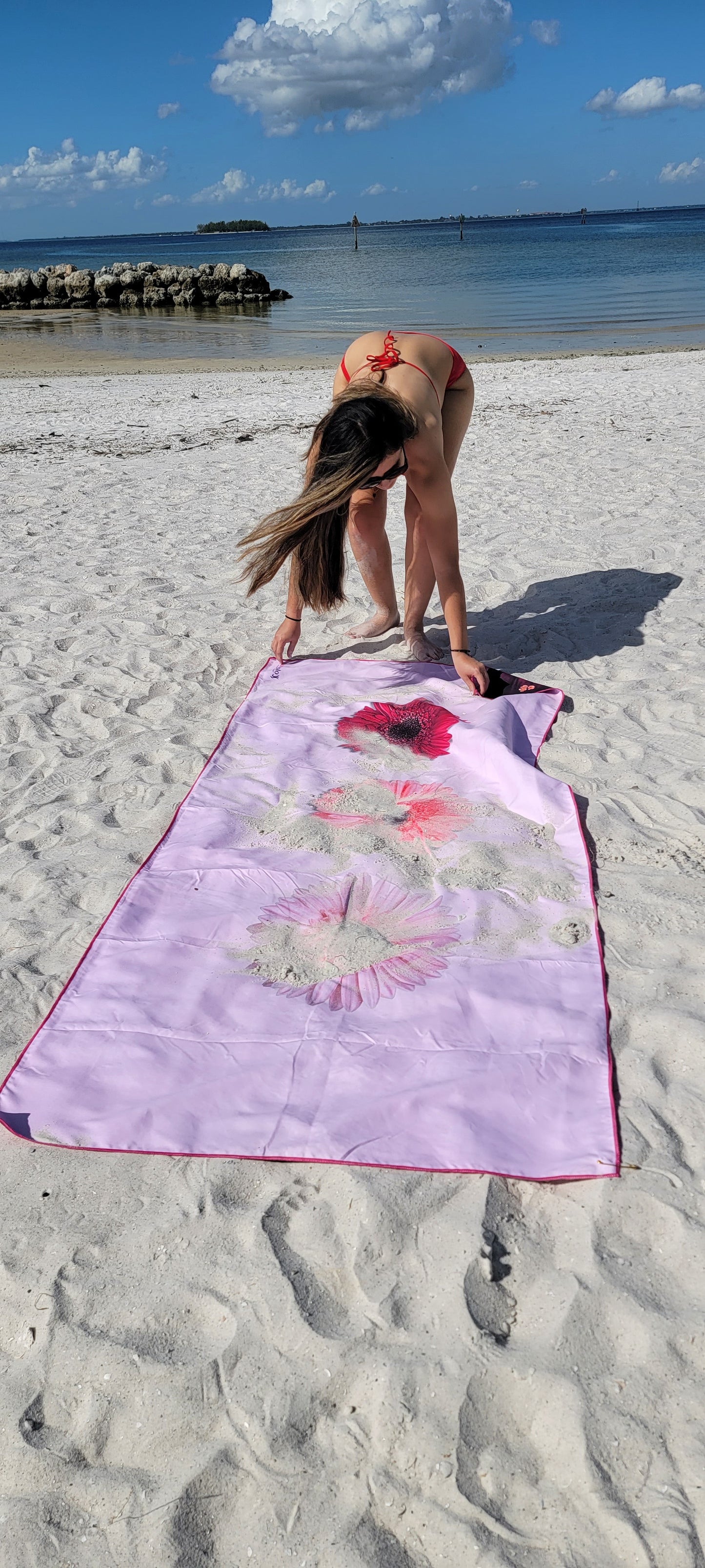 Holoholo-USA XL Beach Towel – Pink Gerberas & Watercolor Dreams | Sand-Free, Quick Dry
