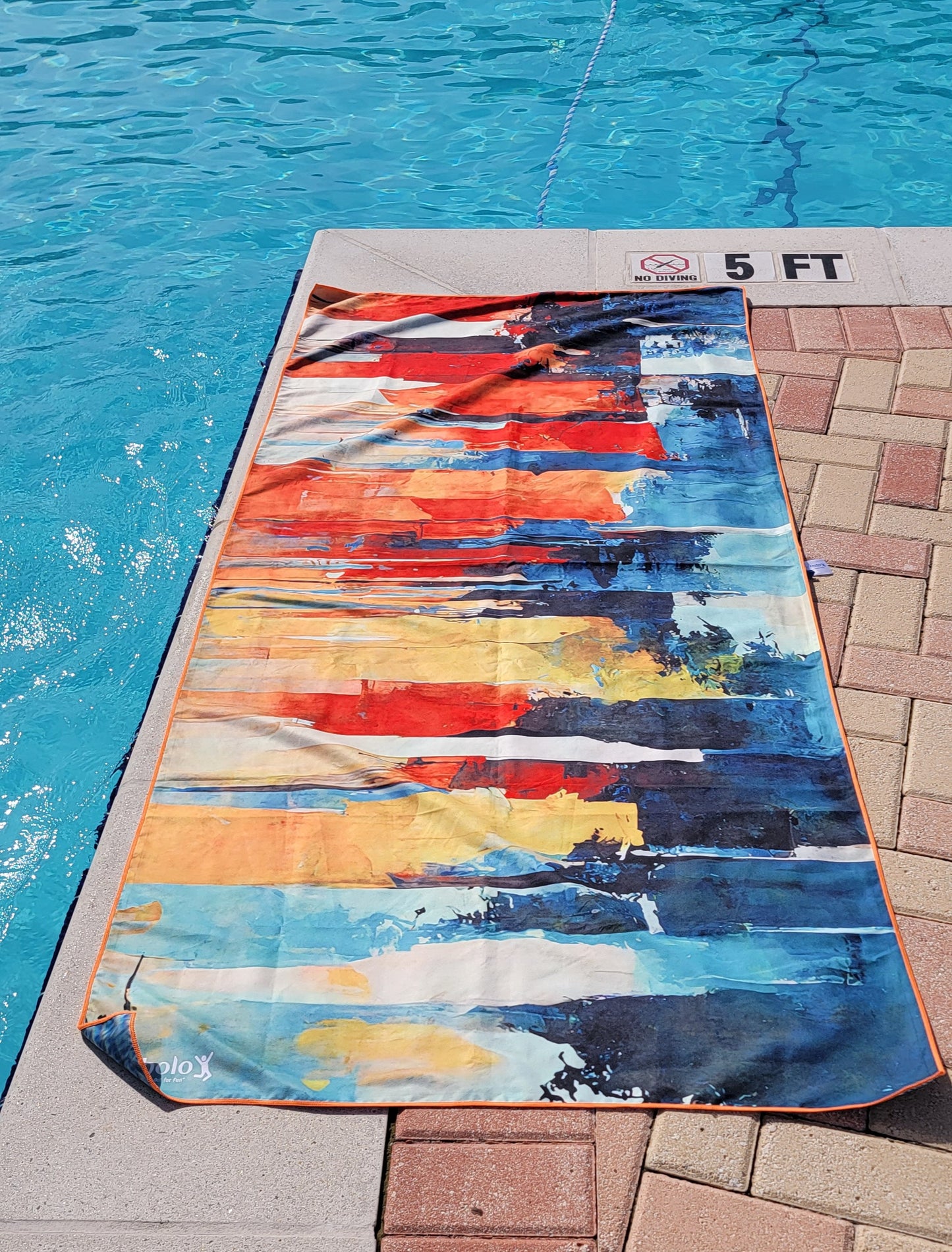 Holoholo-USA XL Beach Towel – Vibrant Stripes & Liquid Art | Sand-Free