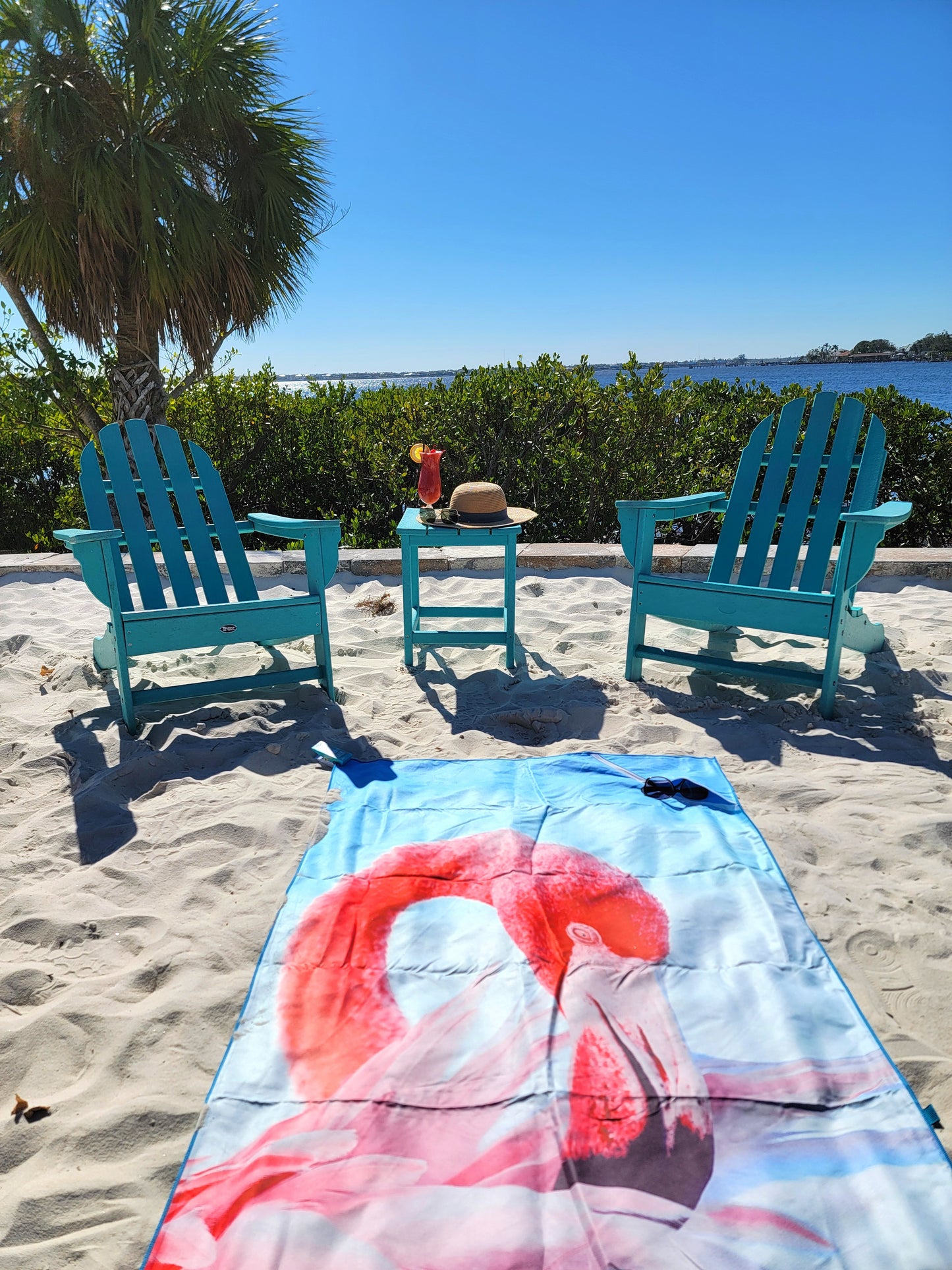 Holoholo-USA XL Beach Towel – Wild Flamingo & Blooms | Sand-Free | Quick Dry